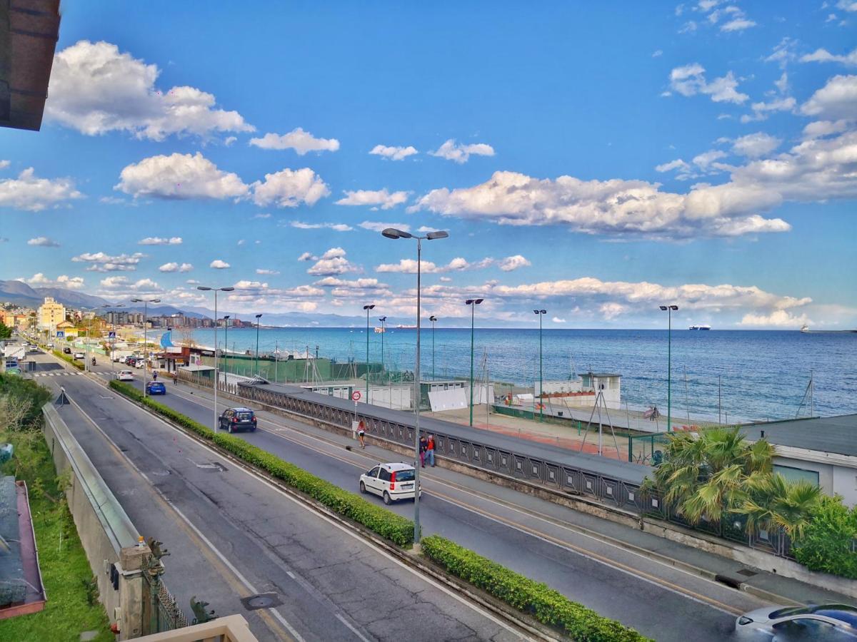 Appartamento Deluxe Con Terrazza Sul Mare 사보나 외부 사진